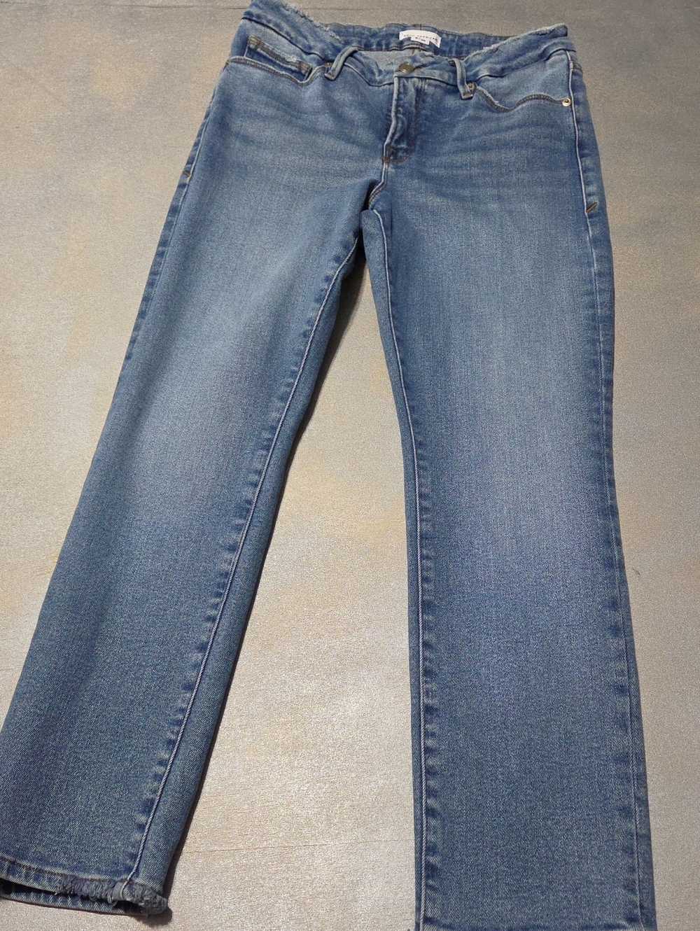 Good American Classic Straight-Leg Jeans in Light-Medium Blue 8/29